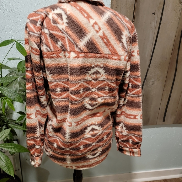 Plush shacket size L - Picture 3 of 4